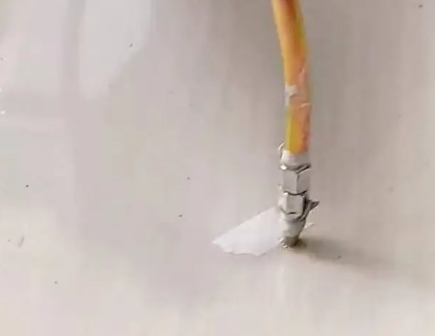 荣昌瓷砖空鼓维修公司专业解答在瓷砖铺贴过程中，如果使用的砂料过粗（如全部使用了粗砂），可能会导致以下问题